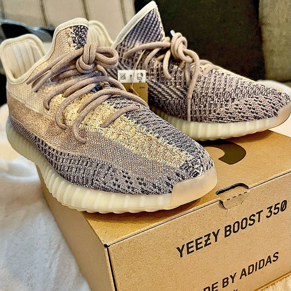 Men’s size ten Yeezy Ash pearl.